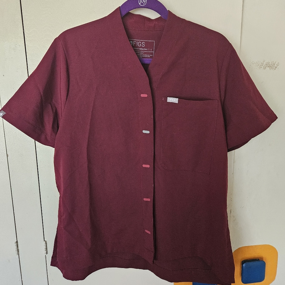 Figs scrub top